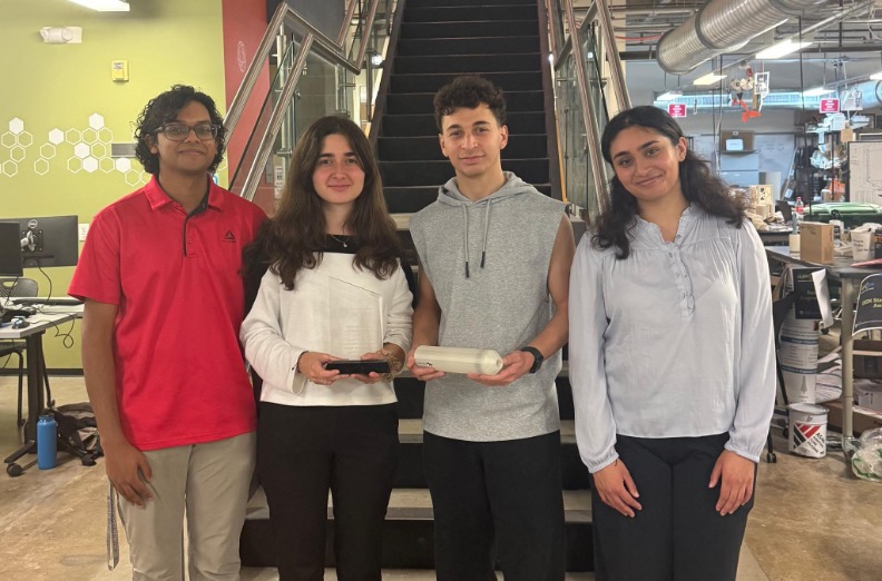 Team Retinex students at Rice University with their handheld retinal imaging prototype.